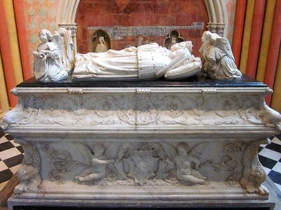 Renaissance sculpture tomb