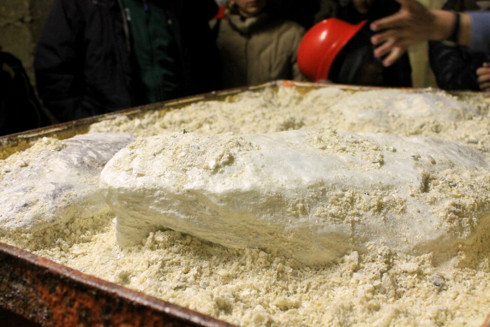 Natural talc talcum powder extraction
