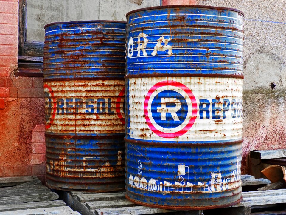 Barrels of oil old rusty