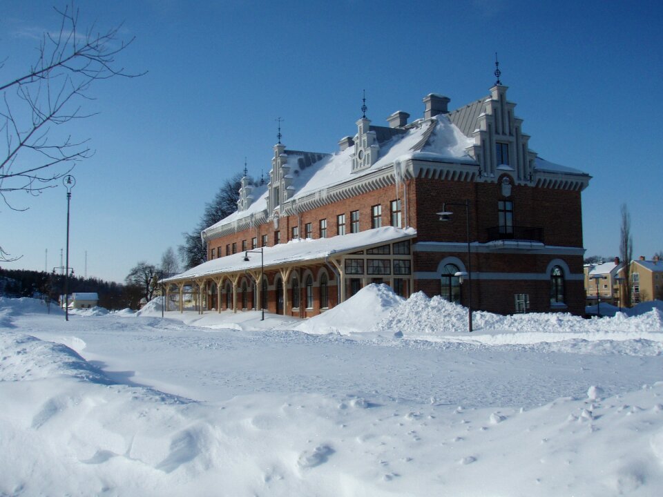 Building winter snow