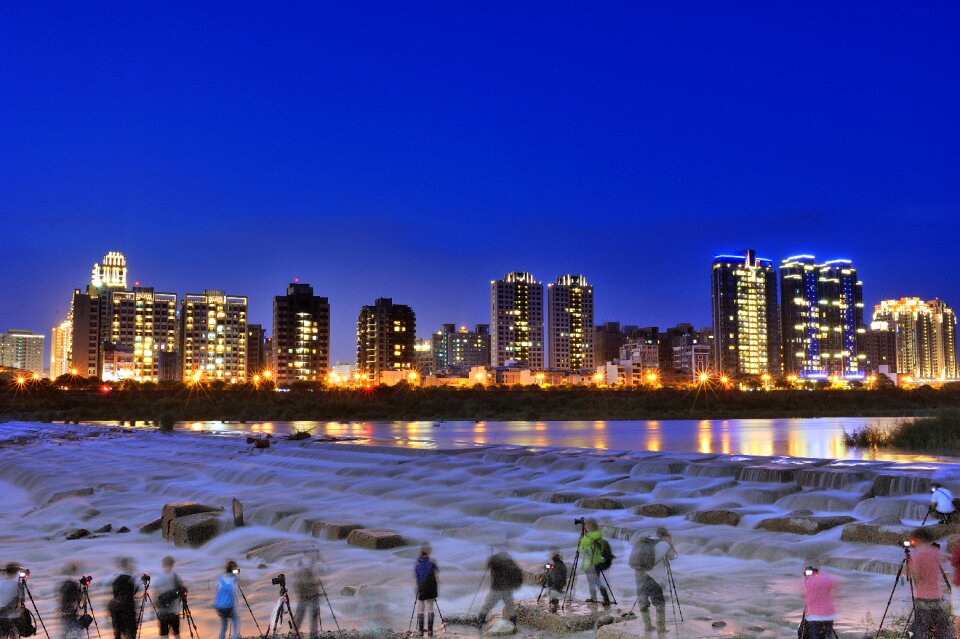 Night view taiwan 攝 shadow people