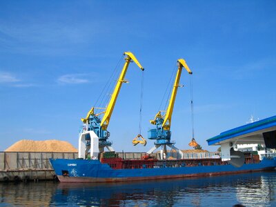 Crane pipes lifting crane photo