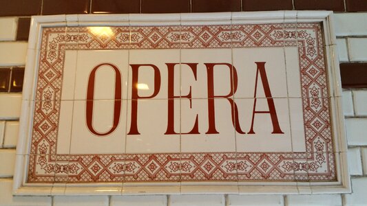 Opera station metro