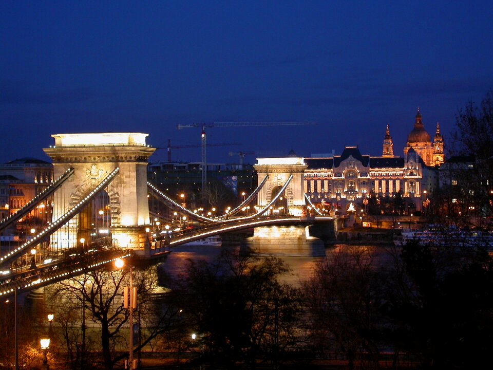 Chain bridge at night chain bridge budapest chain bridge illuminated