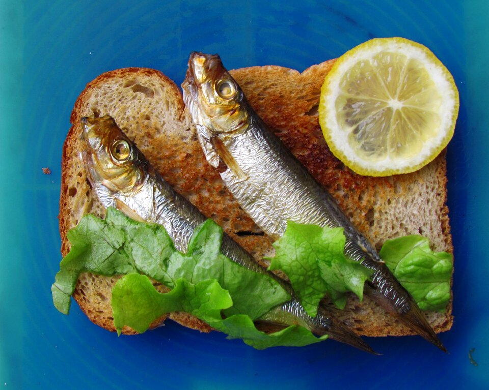 Sprats lemon salad