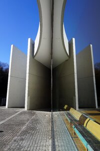 Mirror concrete architecture