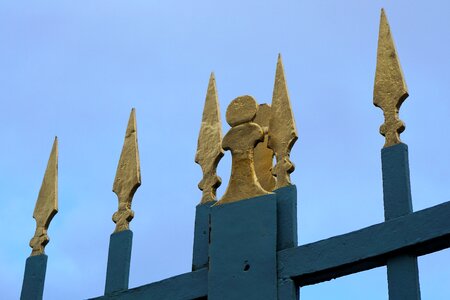 Calden pointed gold