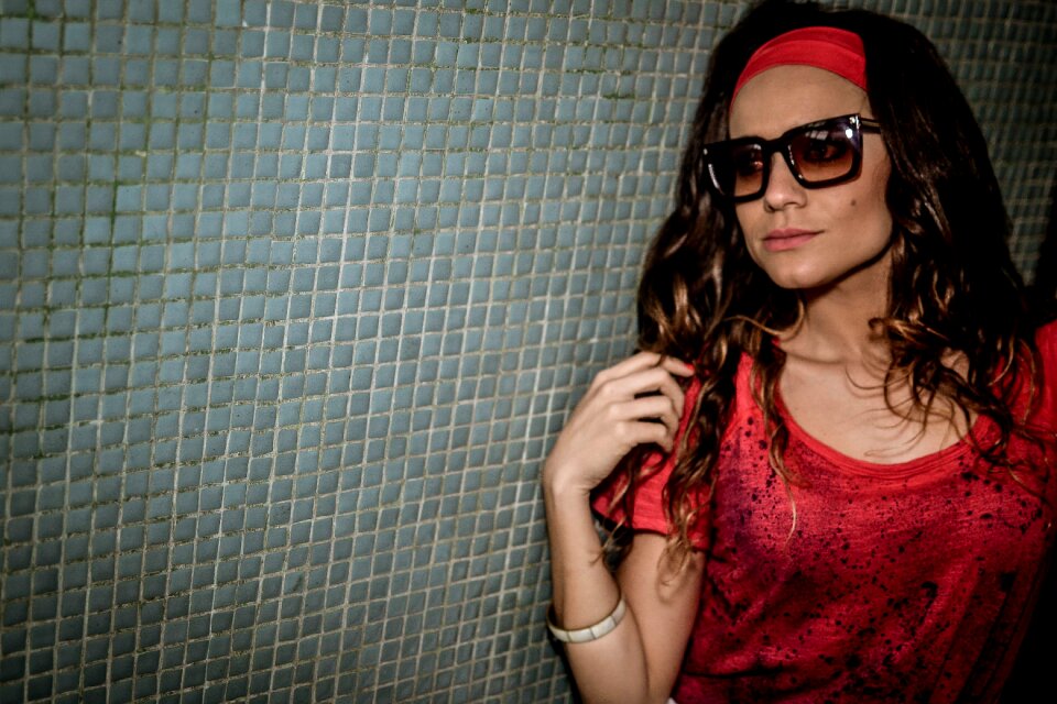 Women red dress glasess