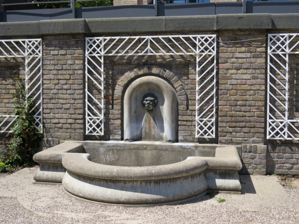 Cologne architecture lion head