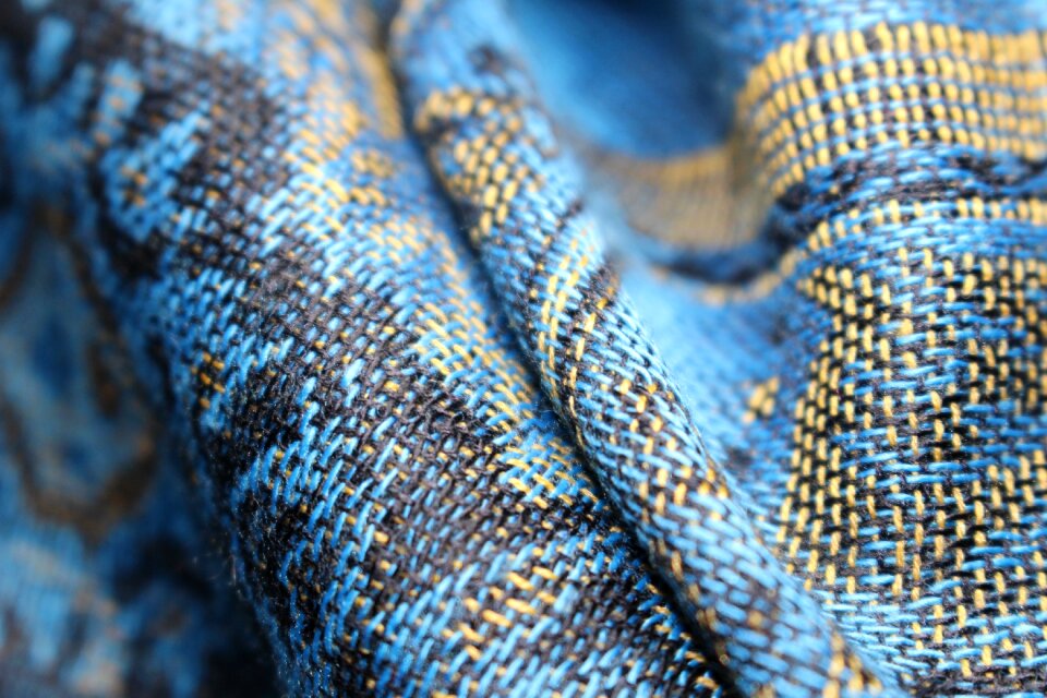 Pattern thread substances produce