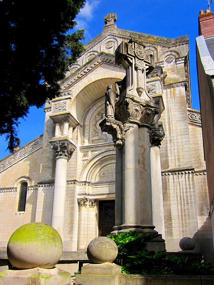 Church tours france
