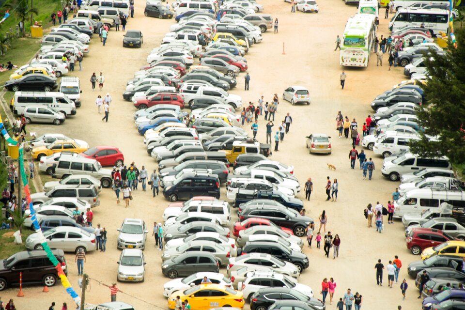 Cars parking tumult