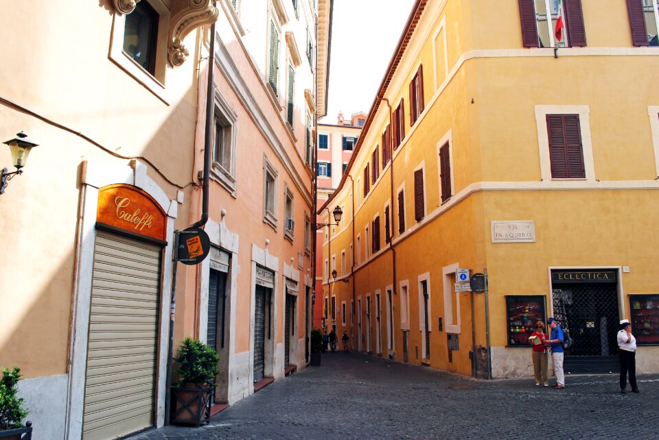 Italy at home building