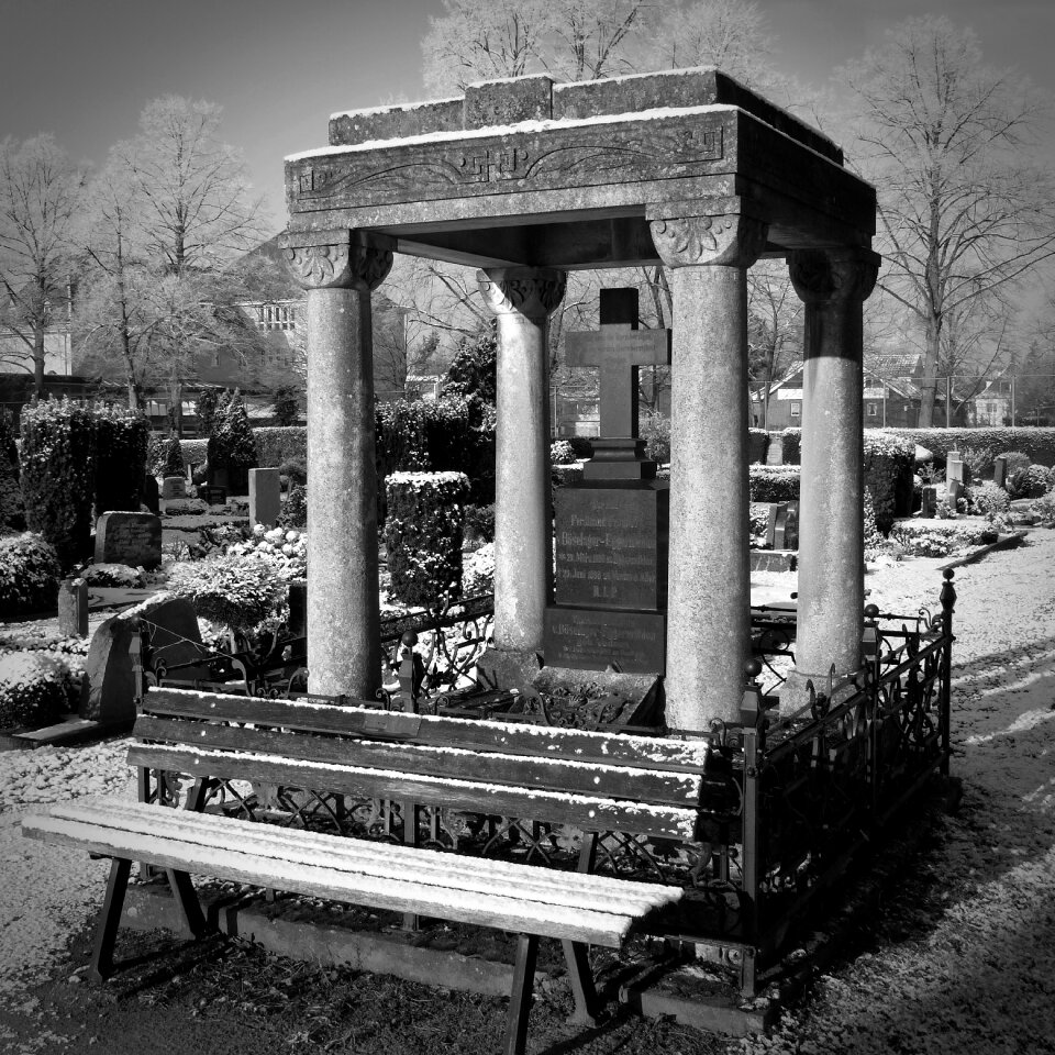 Rest last calm tomb