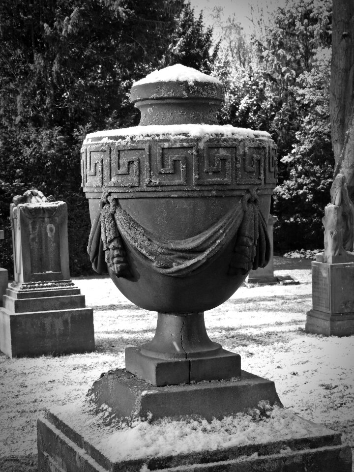 Rest last calm tomb