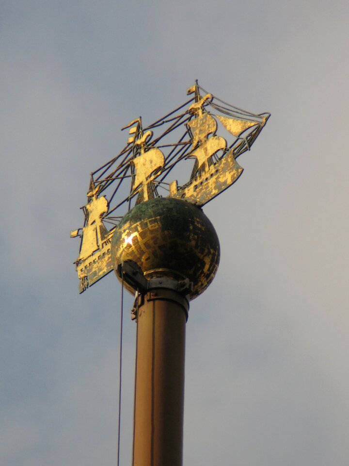 Rathausmarkt sailing vessel globe