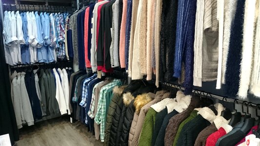 Clothing discounts shop