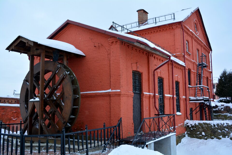 Water mill building wheel