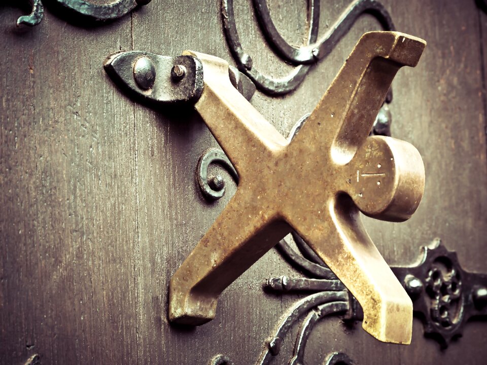 Input metal handle close up