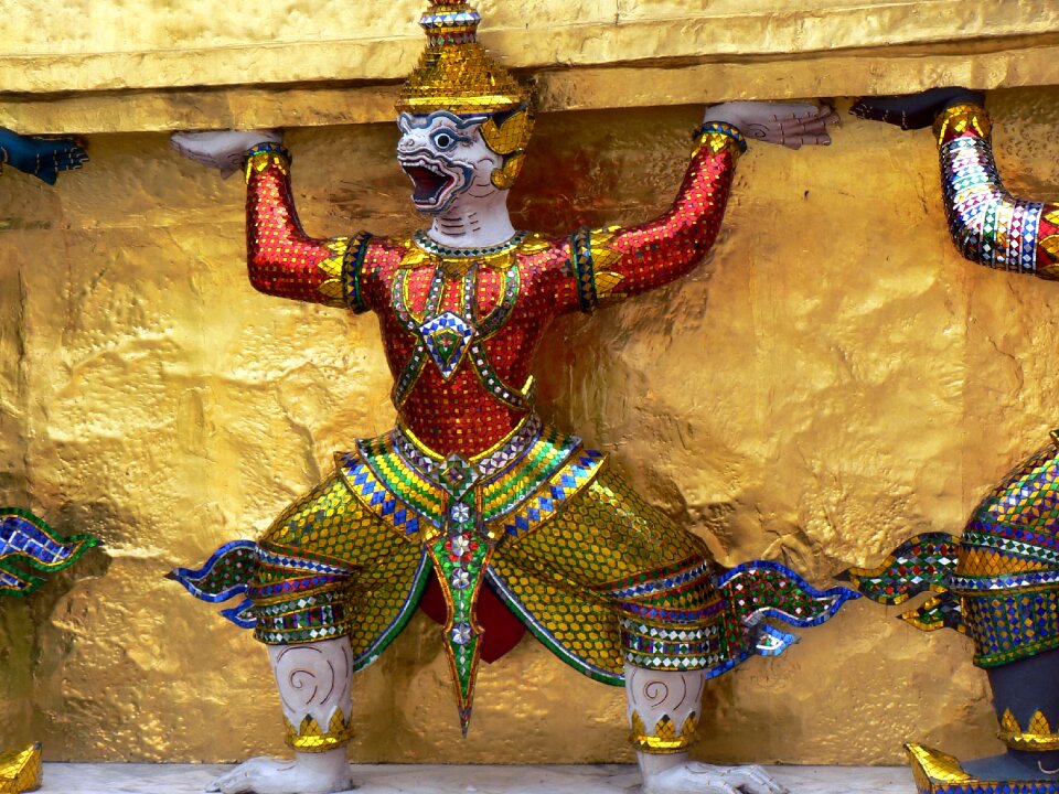 Guardian statue divinity