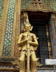 Guardian statue divinity