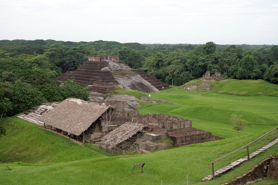 Prehispanic mexico piramide