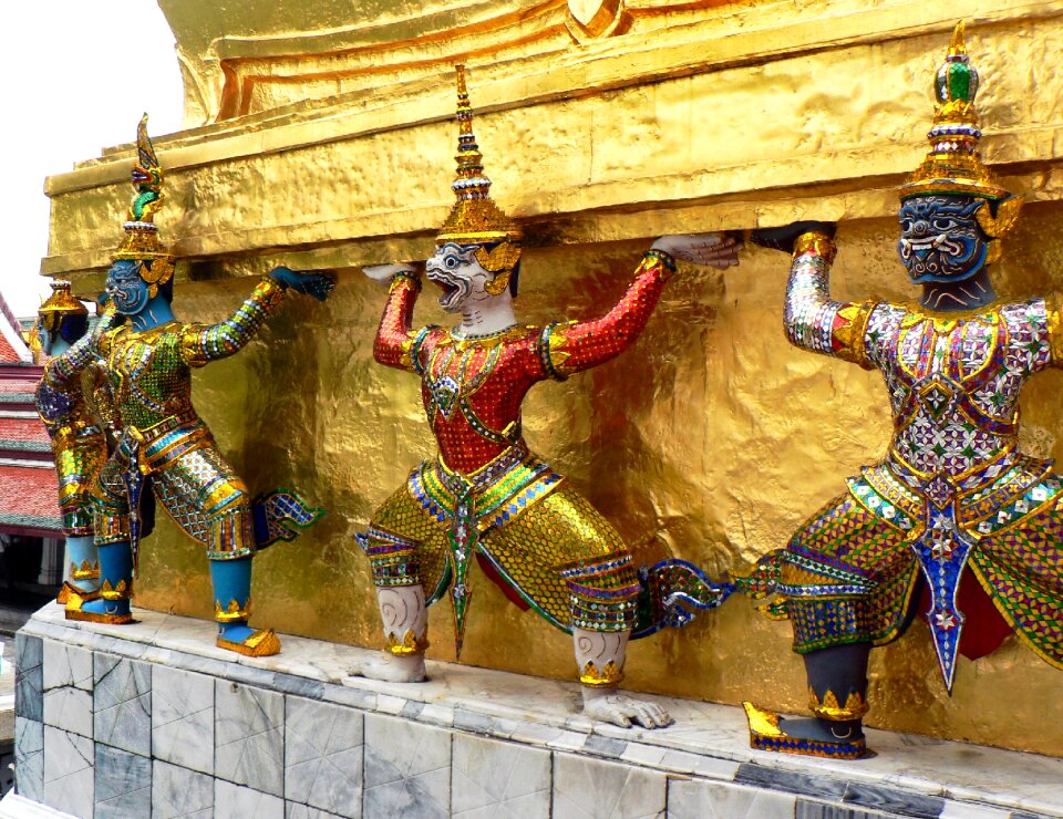 Guardian statue divinity
