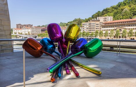 Colors sculpture artist