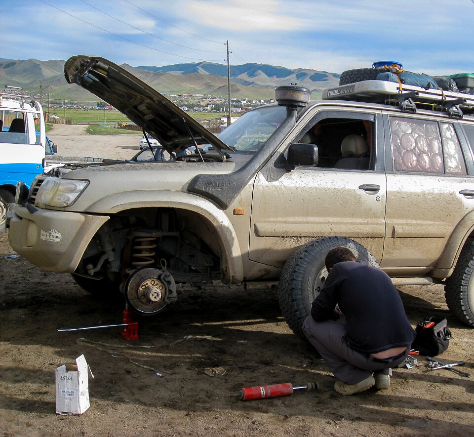 Garage wheels damper