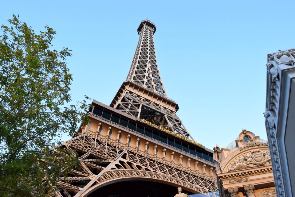 Las vegas paris eiffel tower