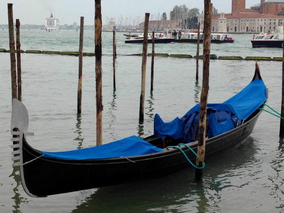 Channel italy gondolas