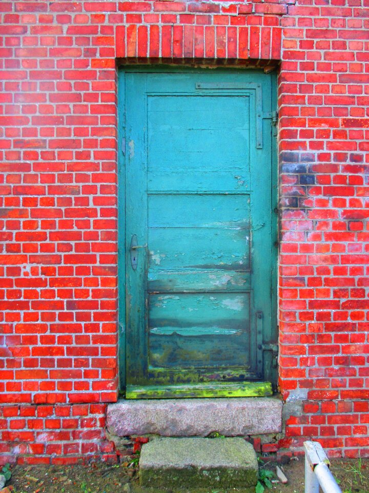 Old house entrance break up