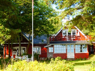 House red ooden