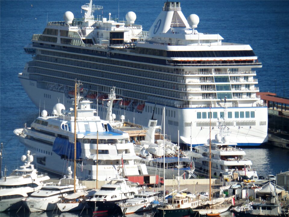 Cruise yacht marina
