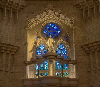 Statue barcelona architecture