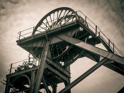 Industry equipment lift