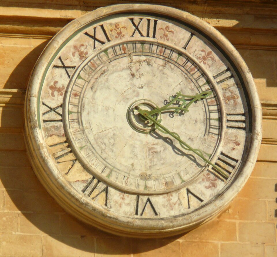 Old malta time indicating