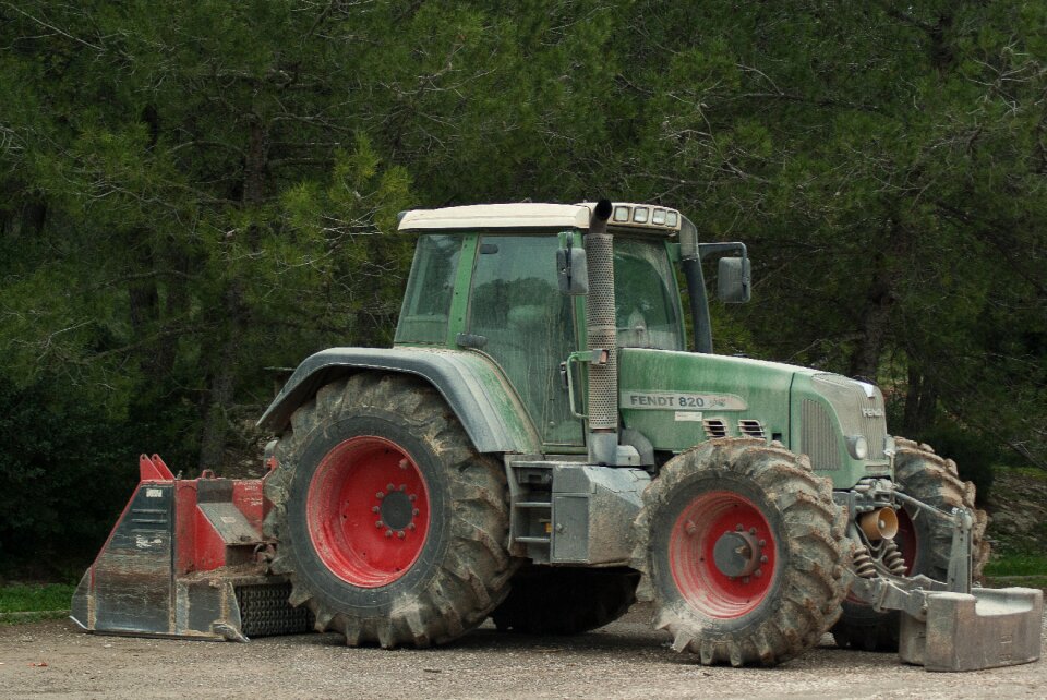 Tractor building construction machine