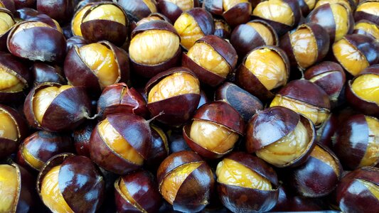 Chesnuts fresh chestnuts