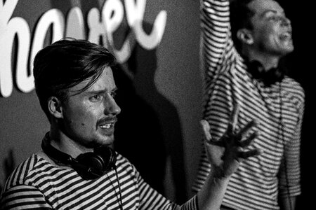 Artist nightlife performance