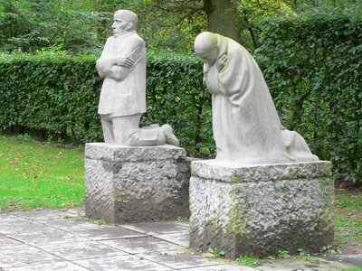 Falls cemetery work käthe kollwitz
