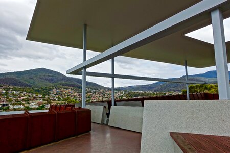 Outlook modern floating roof