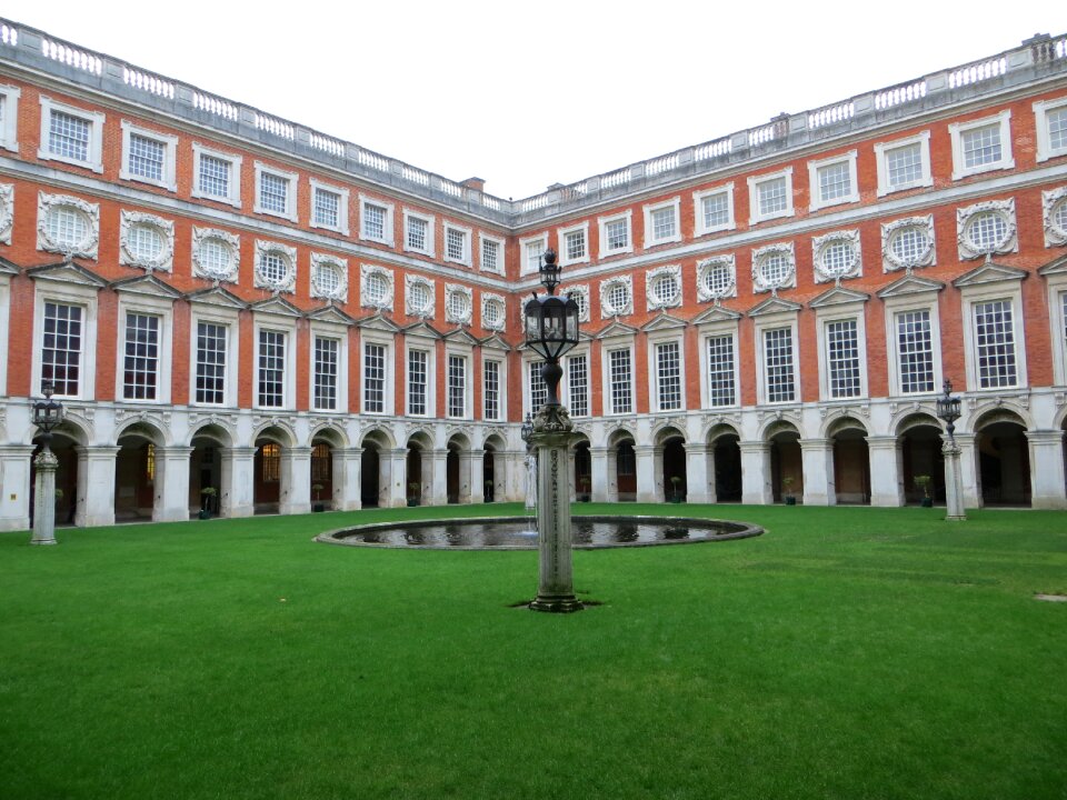 Hampton court palace gardens