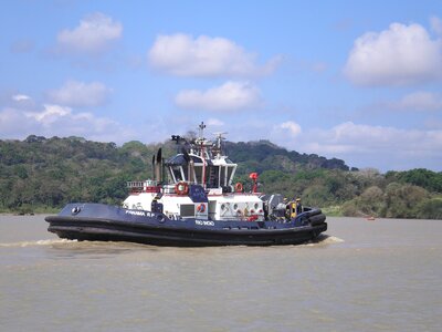 Canal maritime tow