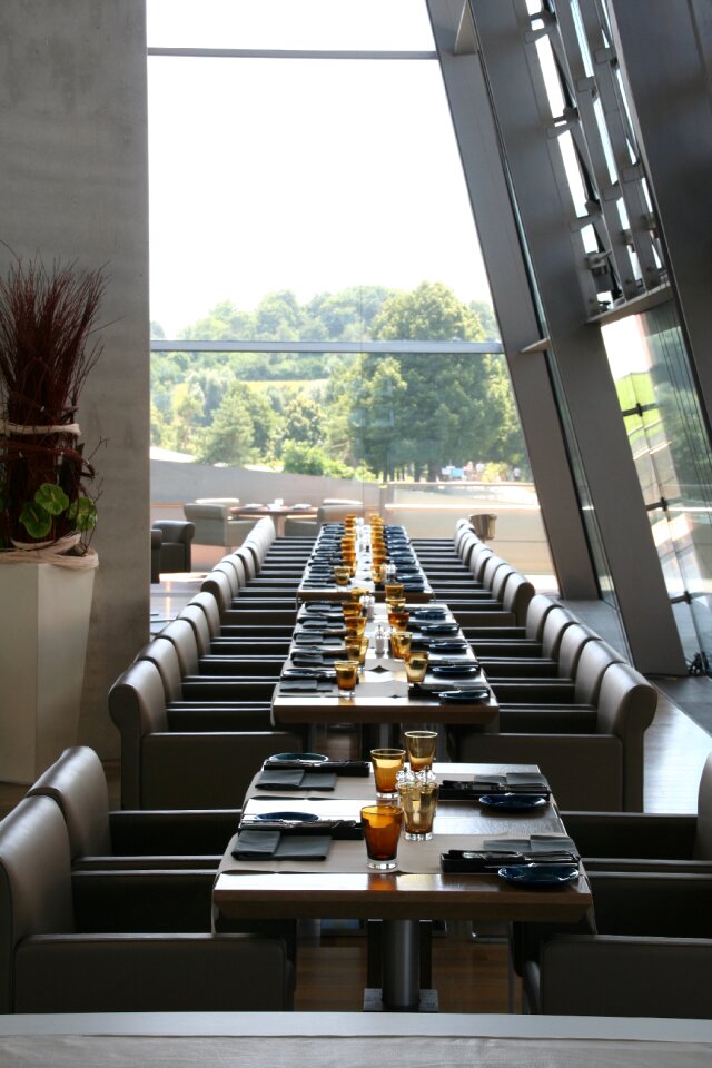 Restaurant bmw welt symmetry