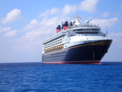 Anchored cayman island cruise