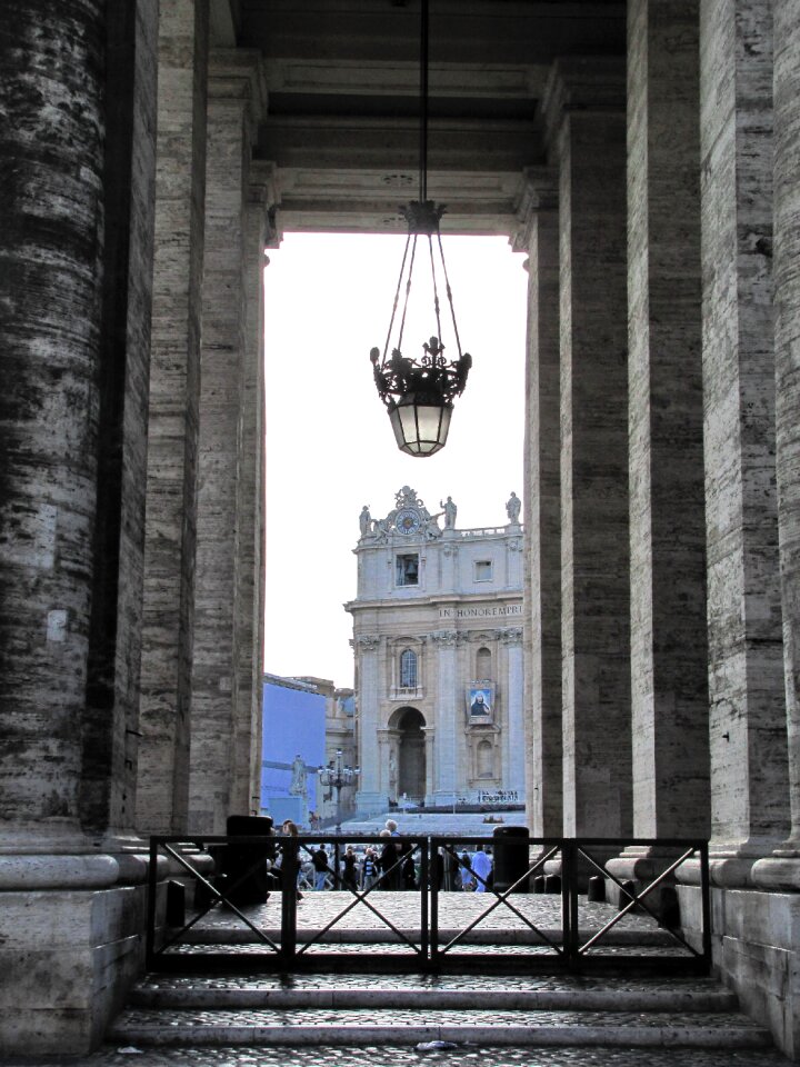 St peter's basilica bernini's colonnade rome