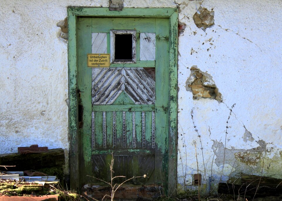 Entrance door output entry