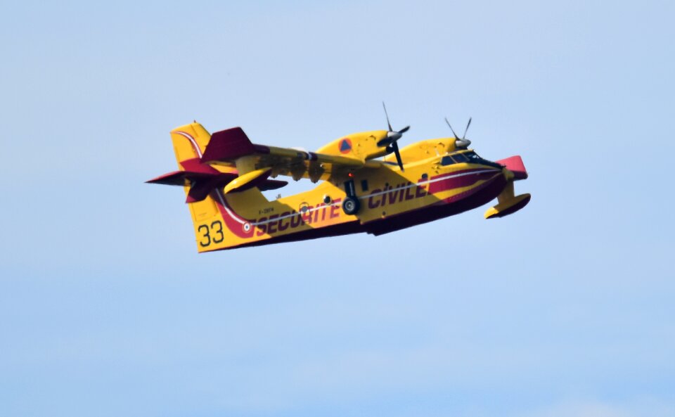 Airplane bomber waterpolo