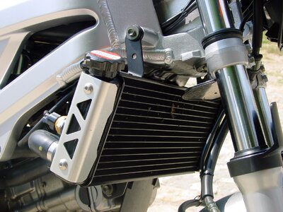 Telescope motorcycle refrigerant